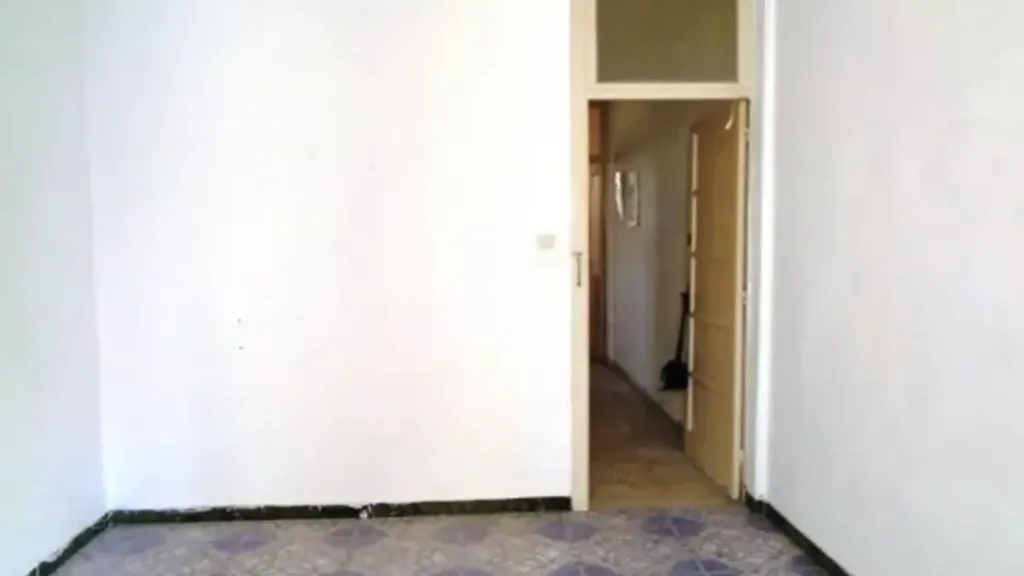 Toad - Apartment for Renovation in Augusta Centre