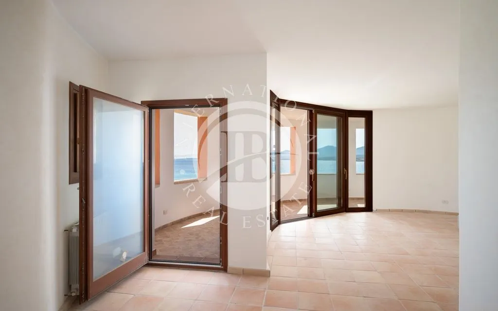 Elutuba - Beachfront Apartment with 360° Views in Golfo Aranci