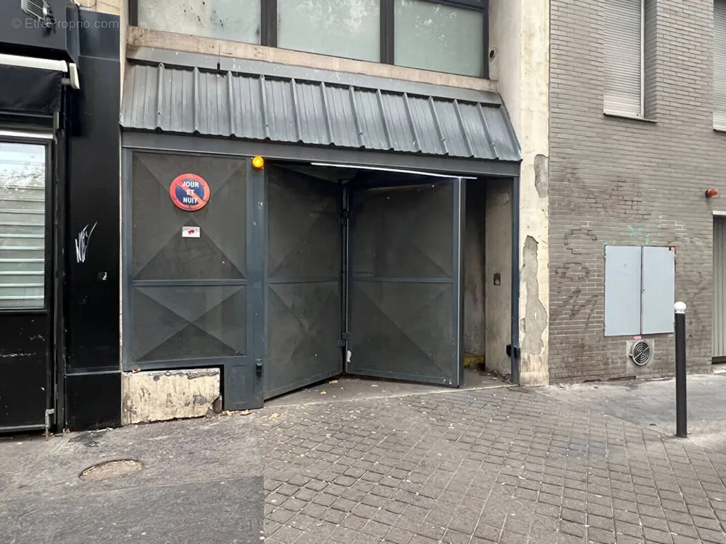 Esterno - Parking Space in Paris 18ème