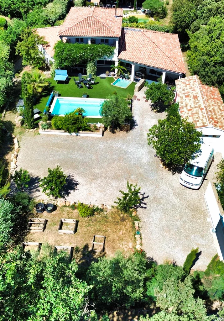 Vue aérienne - Villa Contemporaine avec Piscine près de Cotignac
