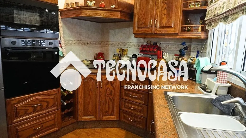 Cuisine - Terraced Semi-Detached House in Taco
