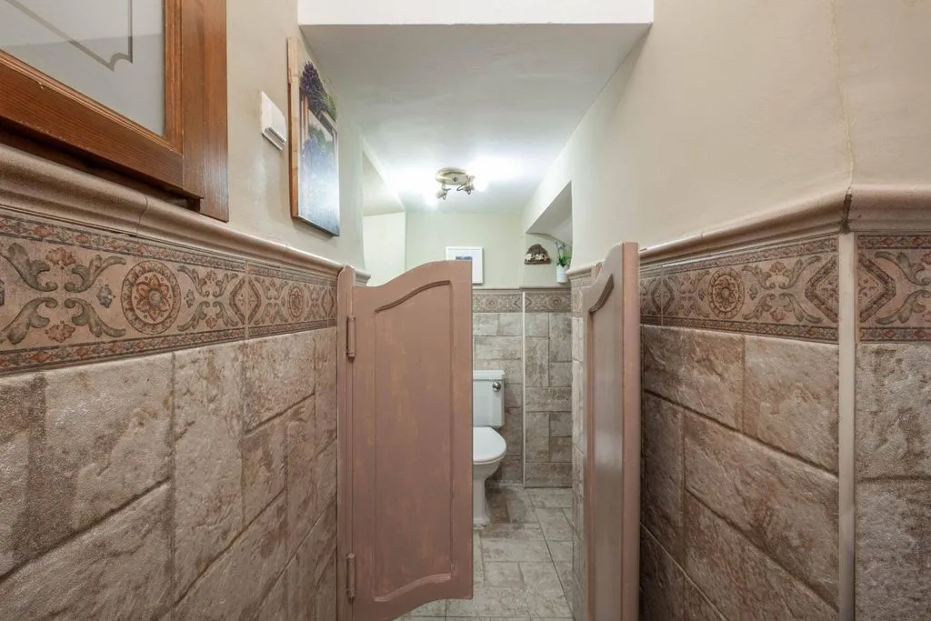 Bathrooms - Historic Palatial House with Pool in Ogíjares