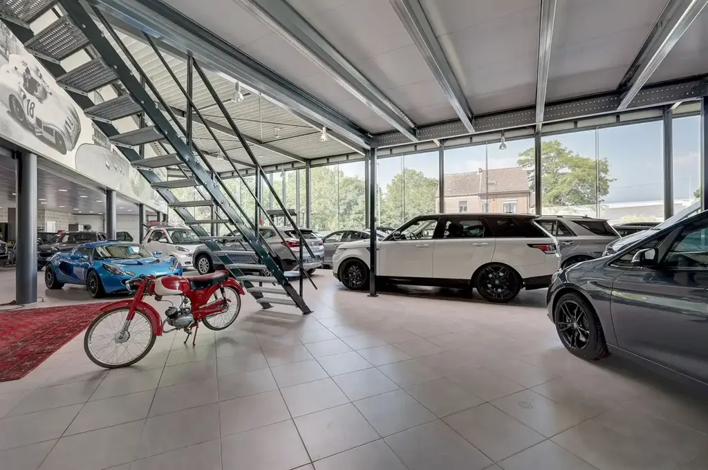 Garaje - Showroom with Water View on Dendermonde-Zele Link Road