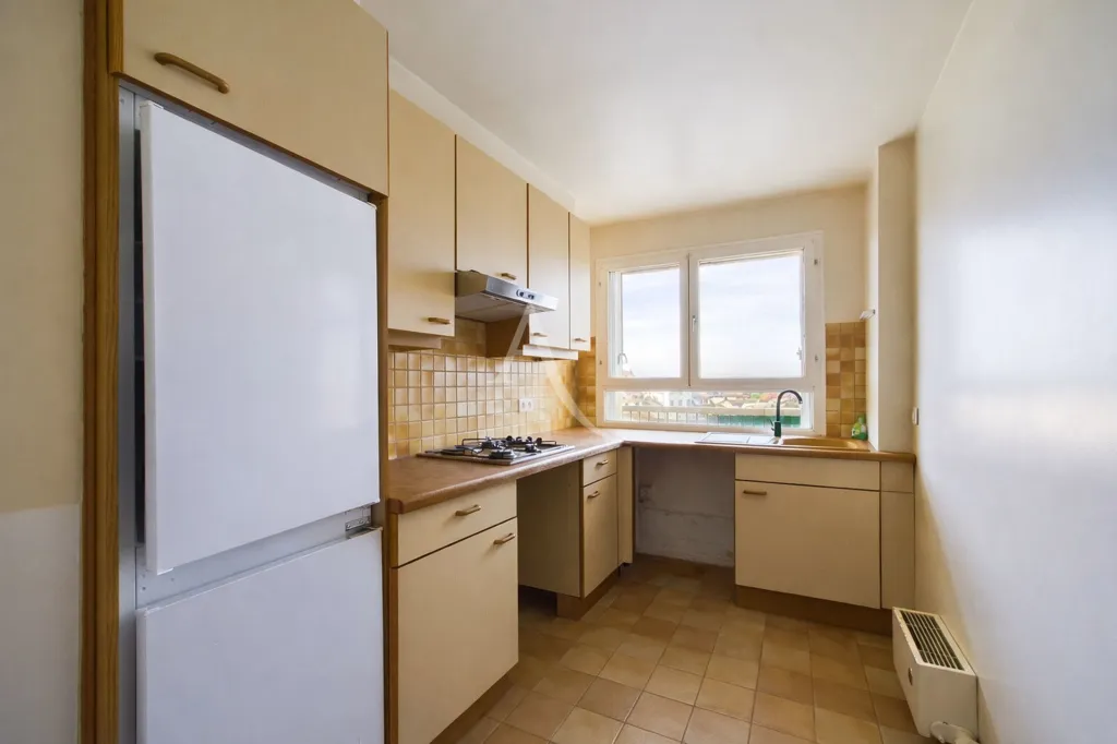 Kitchen - 3-Bedroom Flat with Balcony in Maisons-Alfort