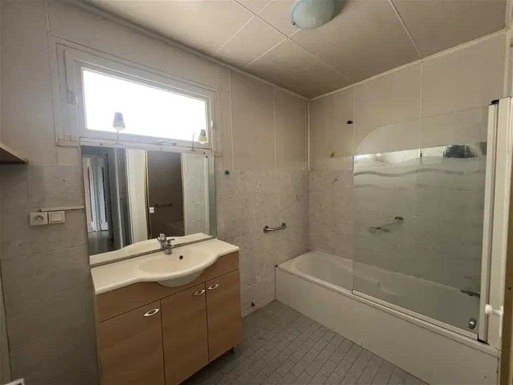Salles de bain - Appartement avec terrasse et vue à Montélimar
