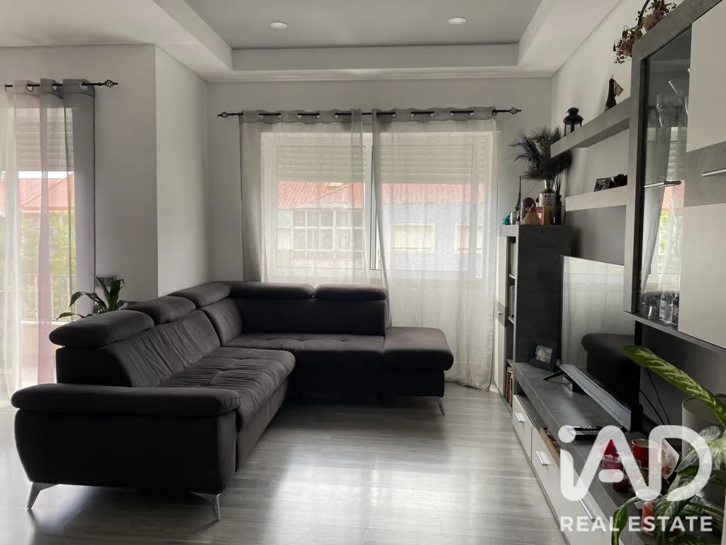 Soggiorno - Renovated Apartment with Balcony in Setúbal