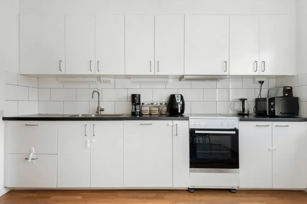 Cuisine - 3-Room Apartment with Balcony in Akalla