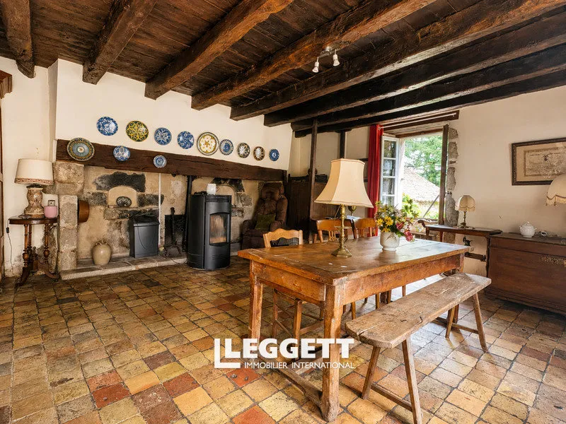Salle à manger - Château historique avec étang à Marval