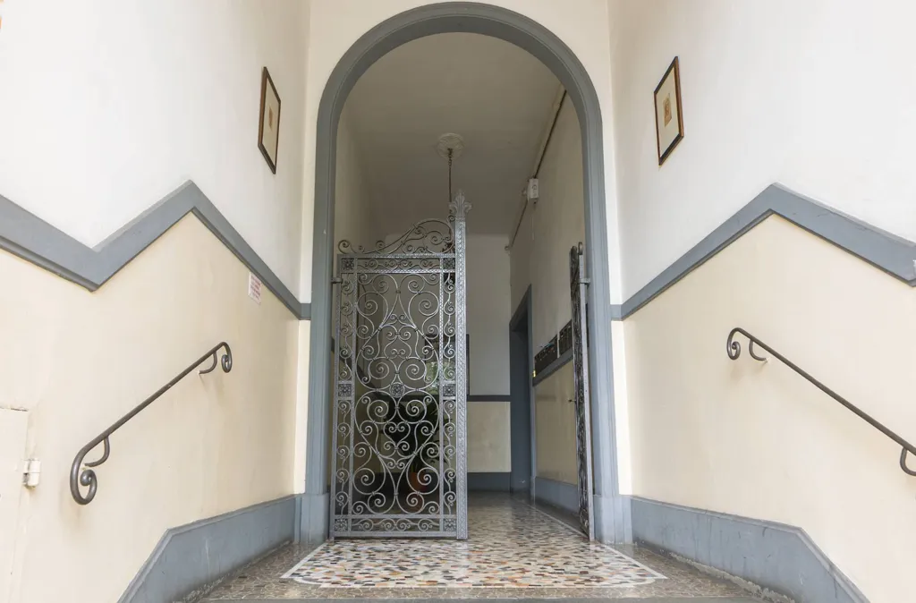 Esik - Florentine Apartment with Terrace in Porta a Prato