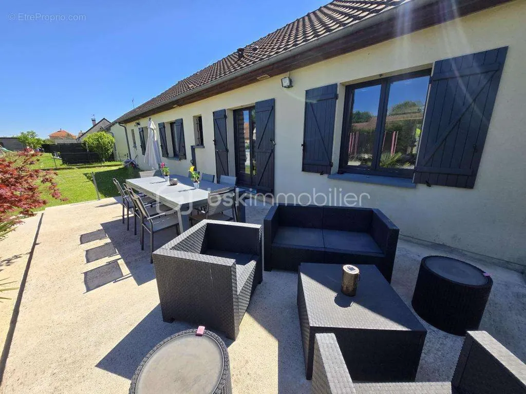Terrass - Single-Storey House with Terrace in Cuffy