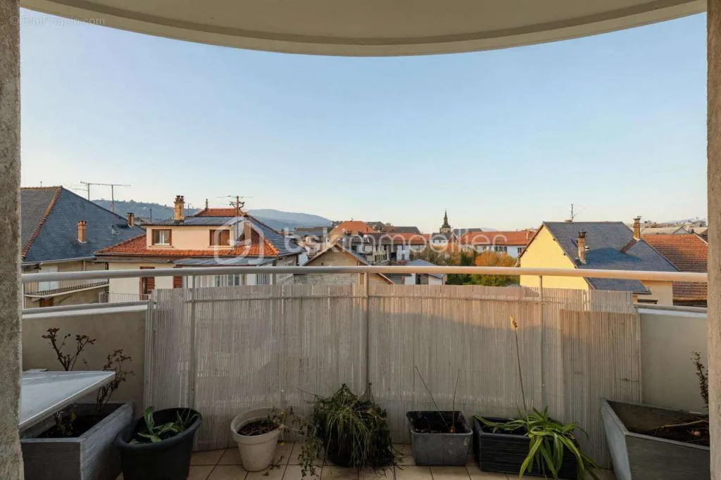 Balcon - Appartement Rénové avec Balcon et Vue Dégagée en Centre-Ville