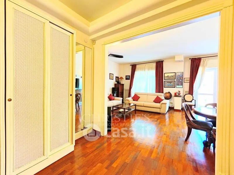 Elutuba - Apartment with Balcony in Chiaia, Naples