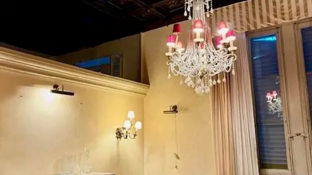 Bathrooms - Charming Apartment in Prestigious Villa, Florence