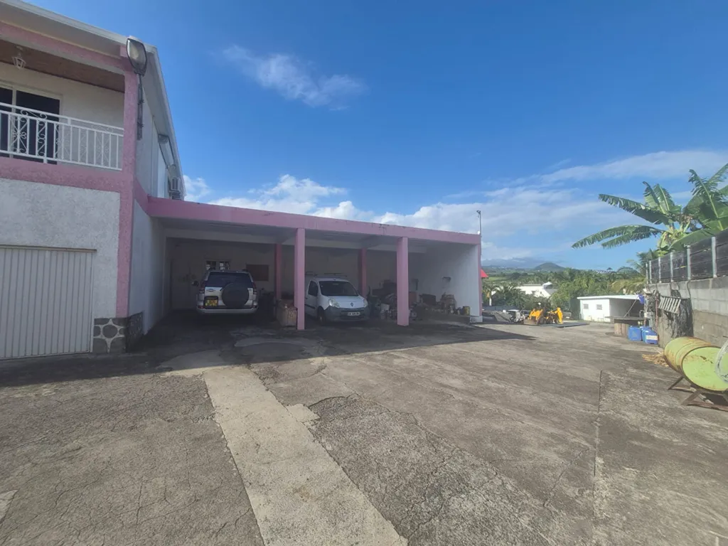 Välivaade - House with Large Plot in Ligne Paradis, Saint-Pierre