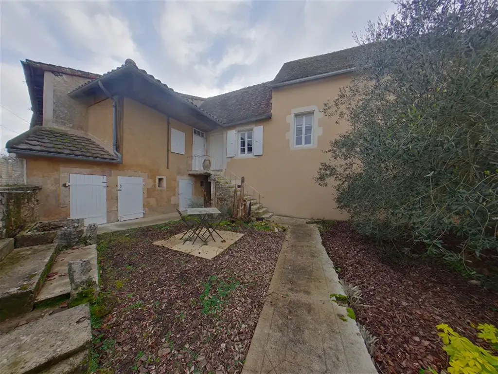 Aed - Charming Stone House with Terrace in Jouhet