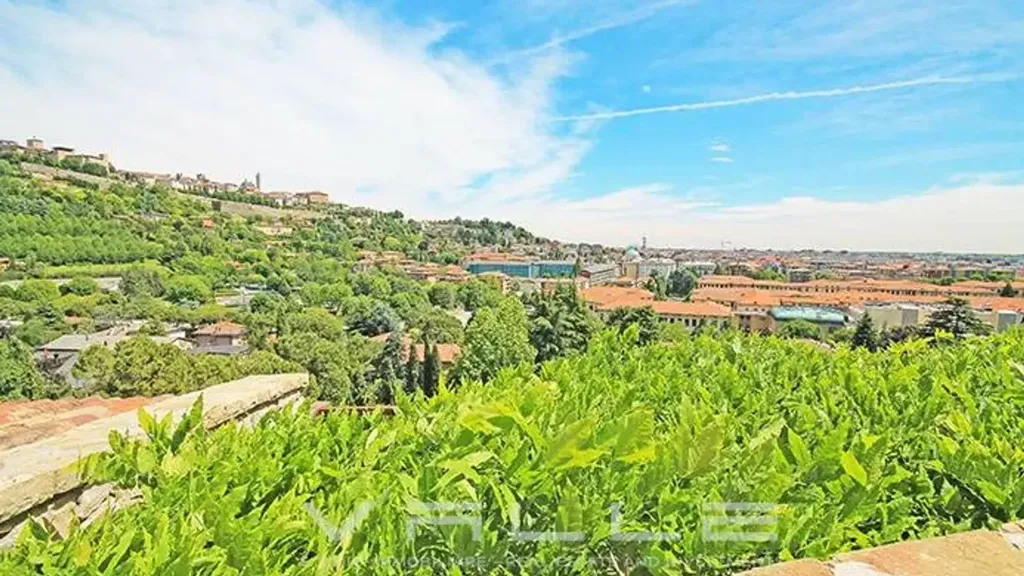 Aed - Panoramic Trilocale with Terraces in Bergamo