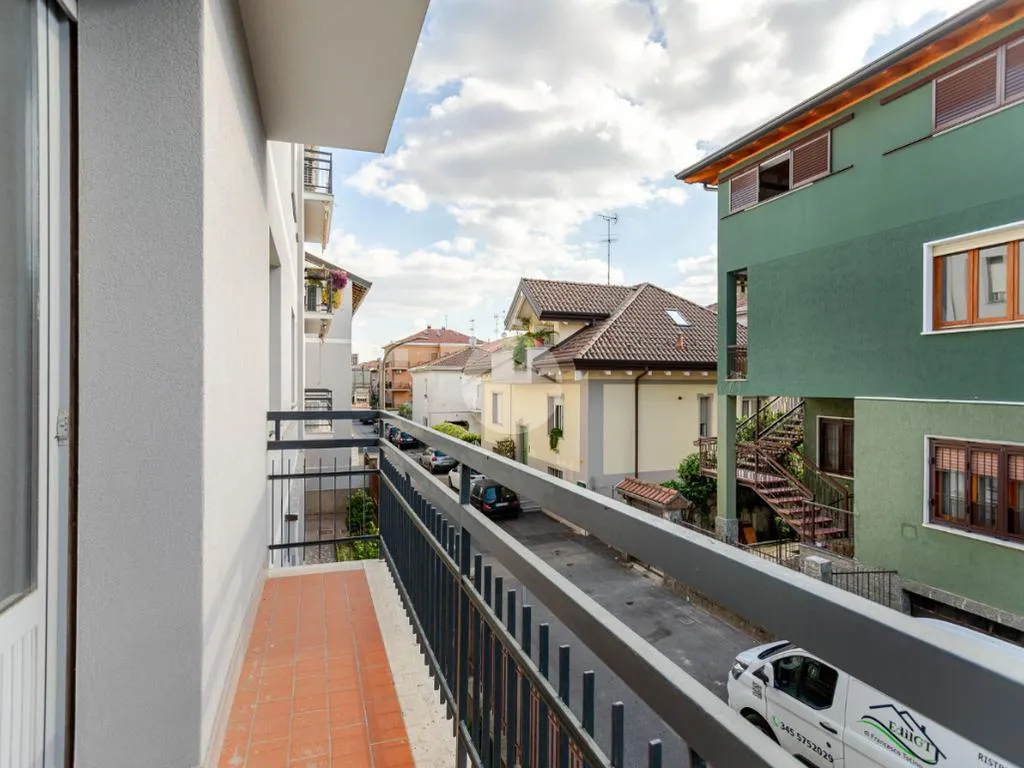 Rõdu - Rear-Facing Two-Bedroom Flat in Bollate
