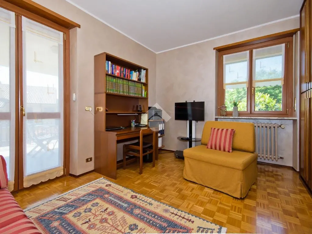 Bureau - Villa with Panoramic Terraces in Pecetto Torinese