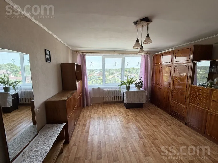 Magamistoad - Part-Furnished Flat with Central Heating in Balvi