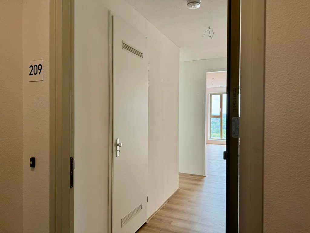 Entrée - Modern 3-Bedroom Apartment with Amersfoort View