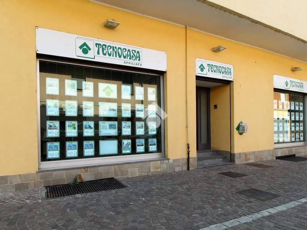 Välivaade - 3-Room Apartment with Balcony in Vittuone