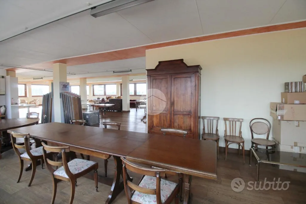 Dining Room - Warehouse with Two Levels in Fontanella