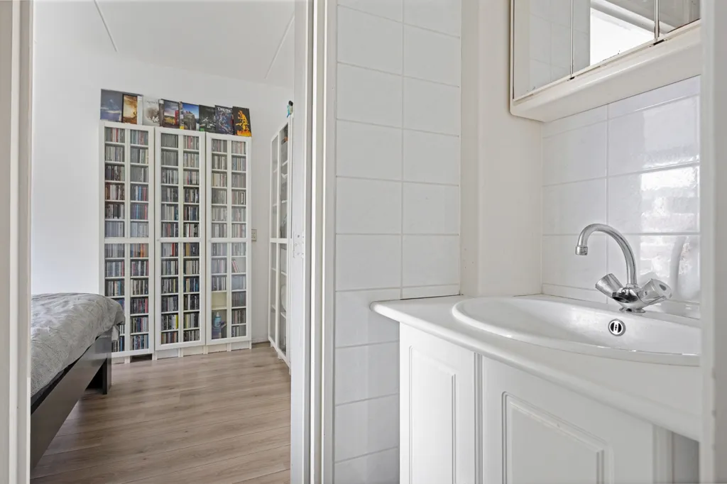 Bathrooms - 3-Bedroom Apartment with Balcony in Assen
