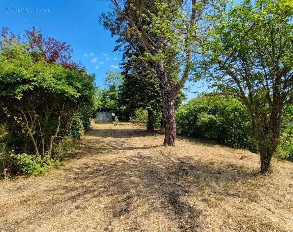 Giardino - Buildable Land with South-East View in Millau