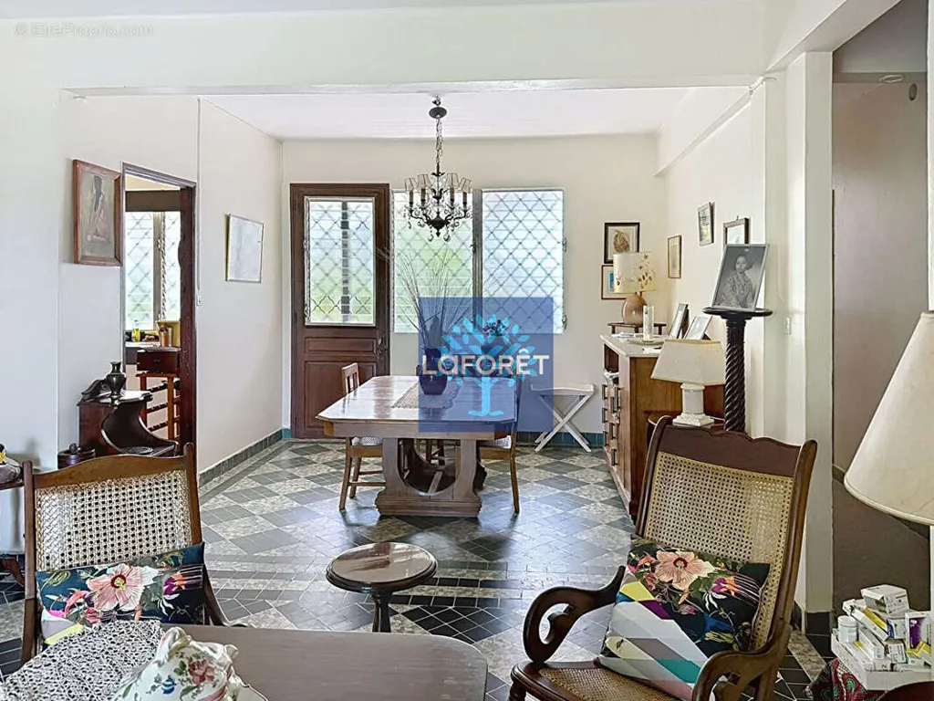 Dining Room - Traditional House with Terraces in Schoelcher