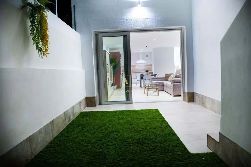 Esik - Luxury Villa with Golf Course Views in Alicante