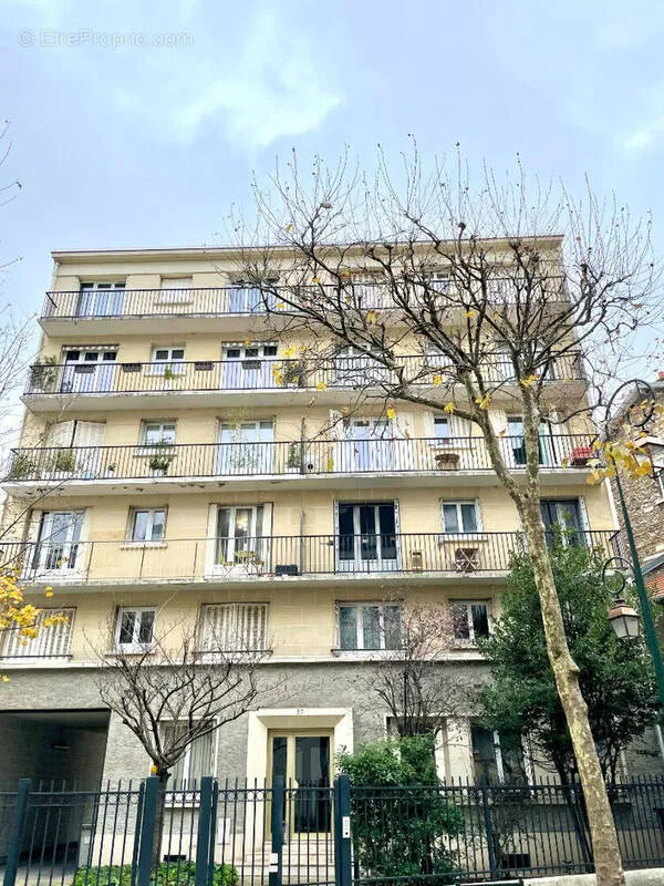Extérieur - Box en Sous-sol dans le Quartier des Vallées à La Garenne-Colombes