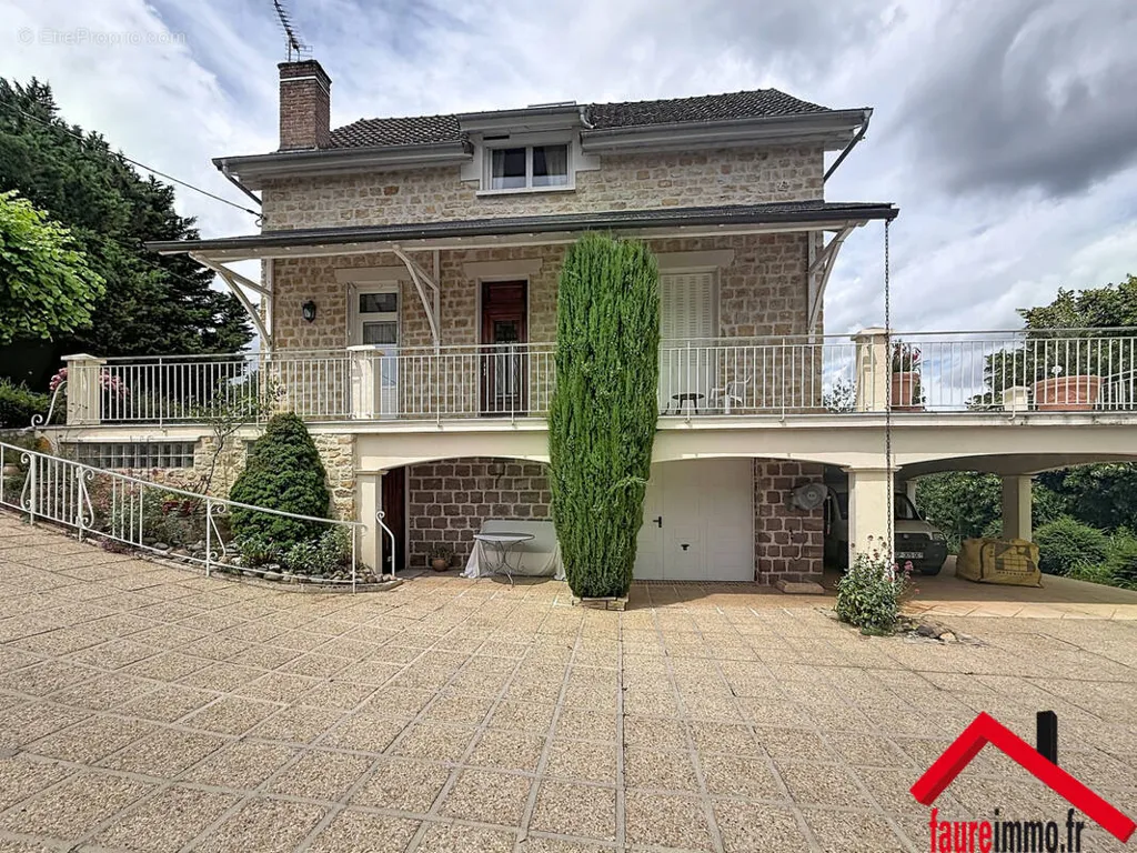 Exterior - House with Garden and Terrace in Objat
