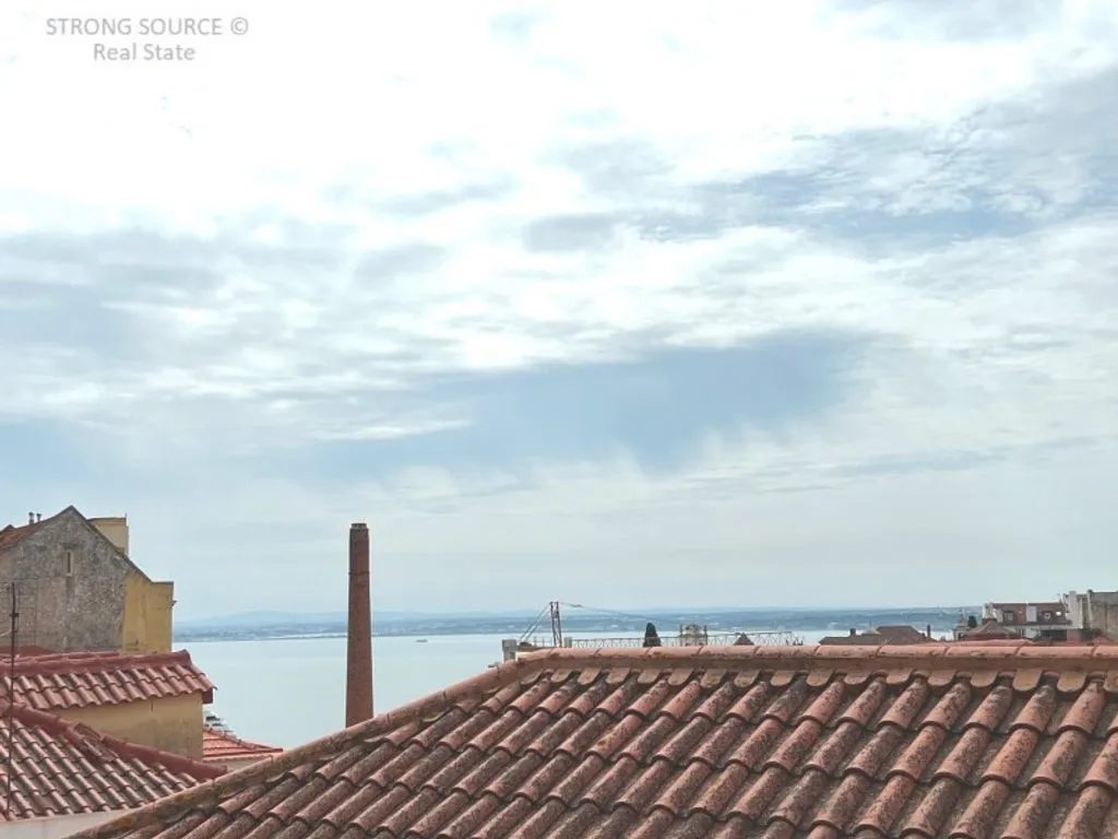 Terrass - Luxury Apartments with River View in Graca, Lisbon