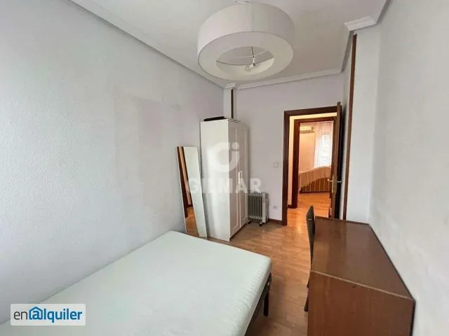 Bedrooms - Three-Bedroom Flat with Balcony in Latina