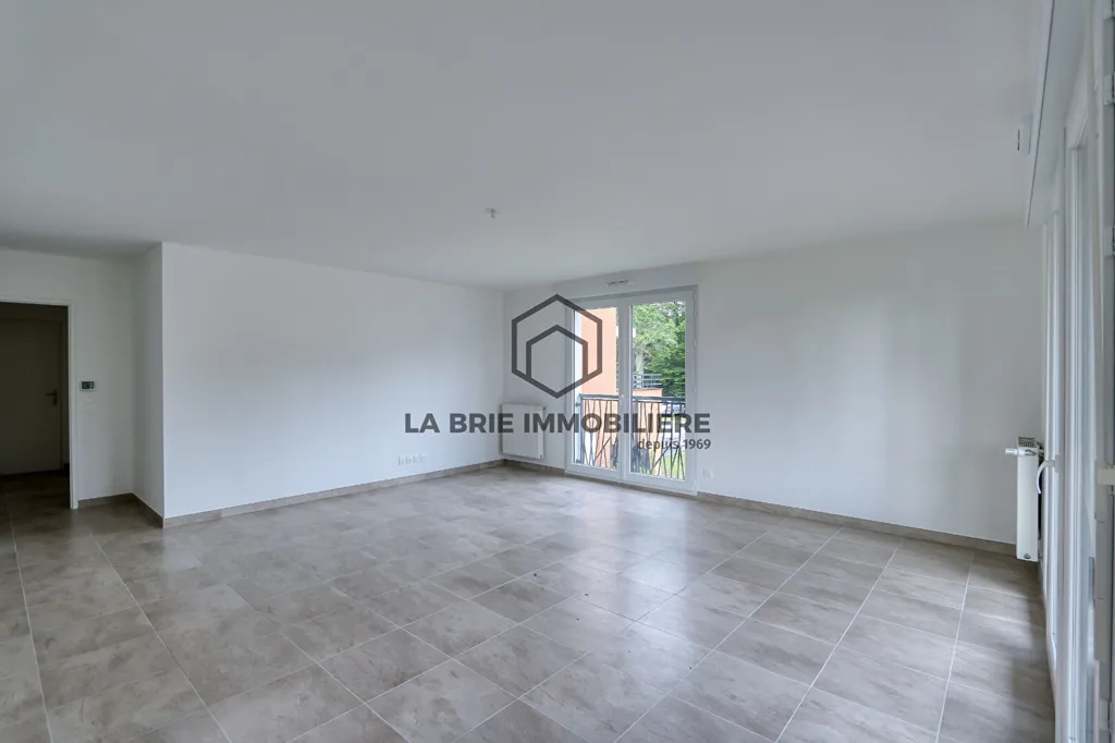 Bedrooms - Flat with Balcony in Emerainville