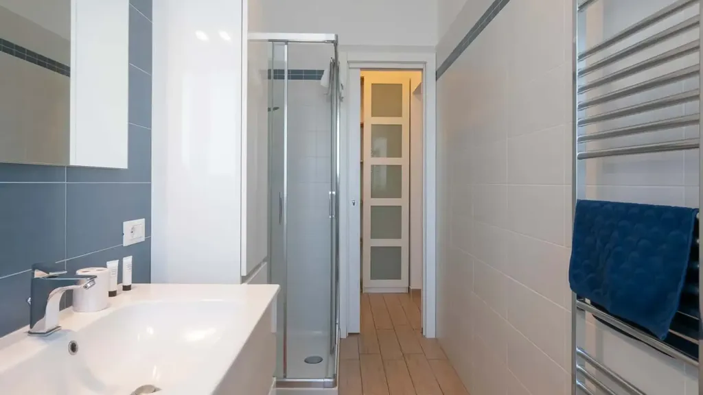 Salles de bain - Modern Studio with Metro Access in Milan