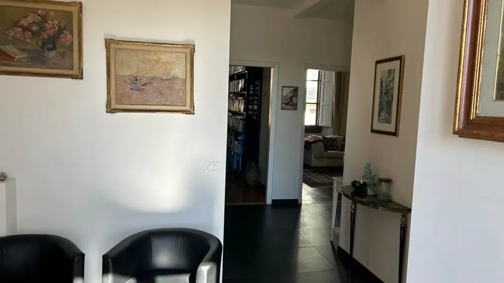 Entrée - 7-Room Apartment with Balcony in Florence