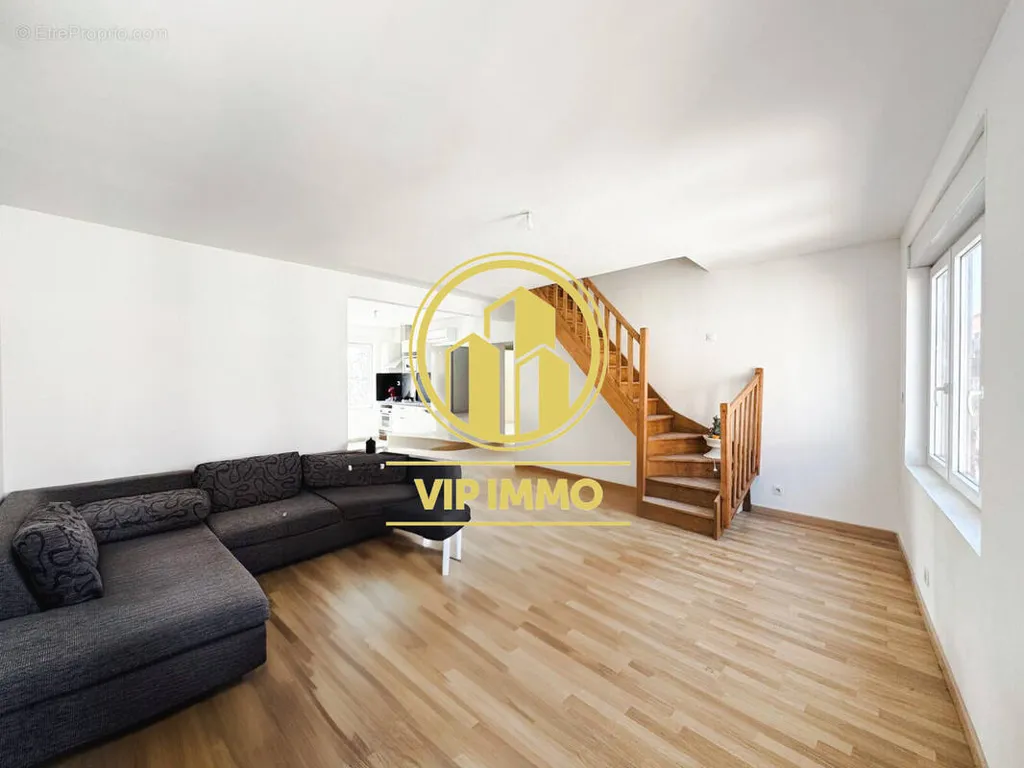 Living Room - Duplex Apartment with City Centre Proximity in Lille