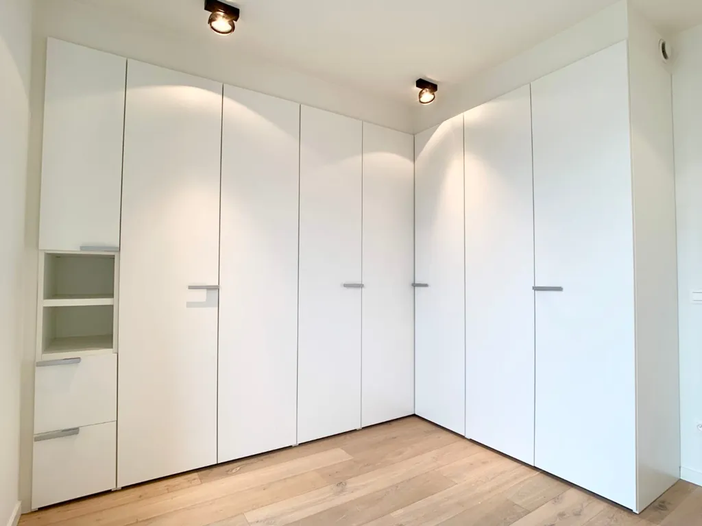 Pièces - Appartement Luxueux avec Vue sur le Lac à Overmere
