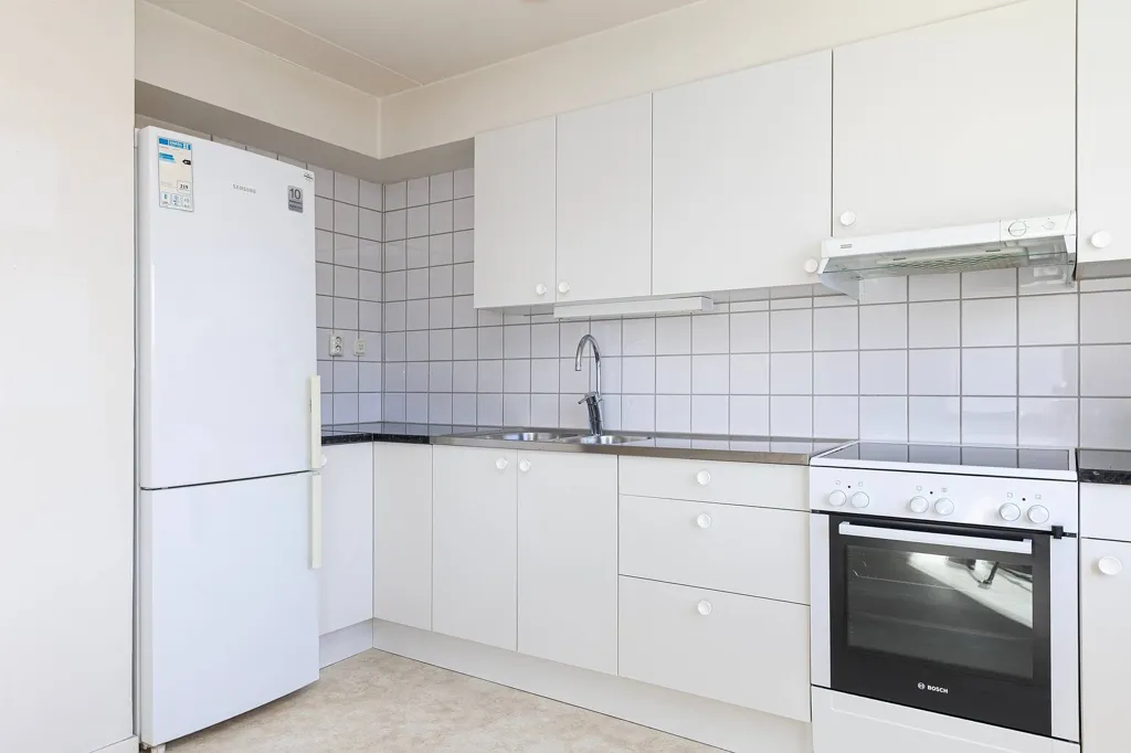 Cuisine - Renovated Flat with Balcony in Central Area
