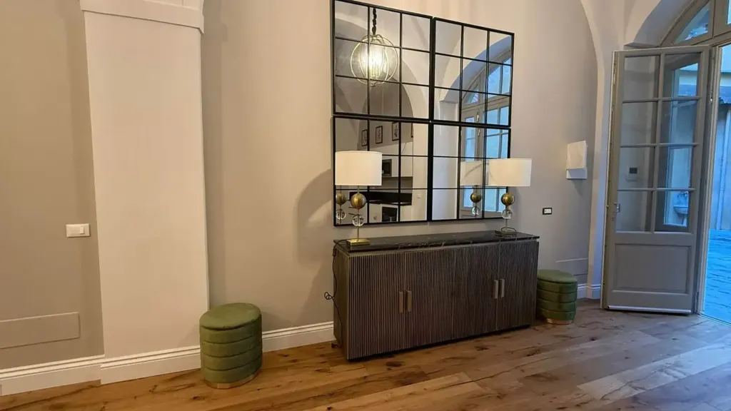 Entrée - Rustic Triplex in Historic Building, Florence