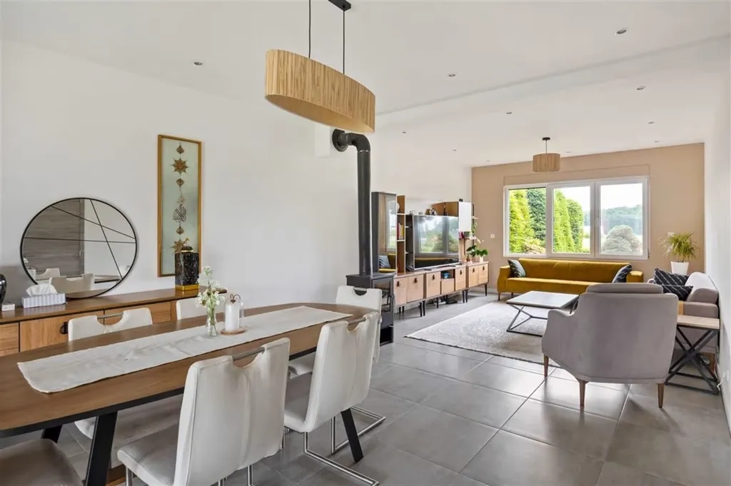 Salle à manger - Maison Rénovée avec Jardin à Duffel