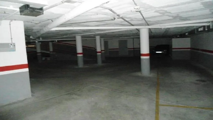 Garage - Parking Space with Green Access in Cubelles