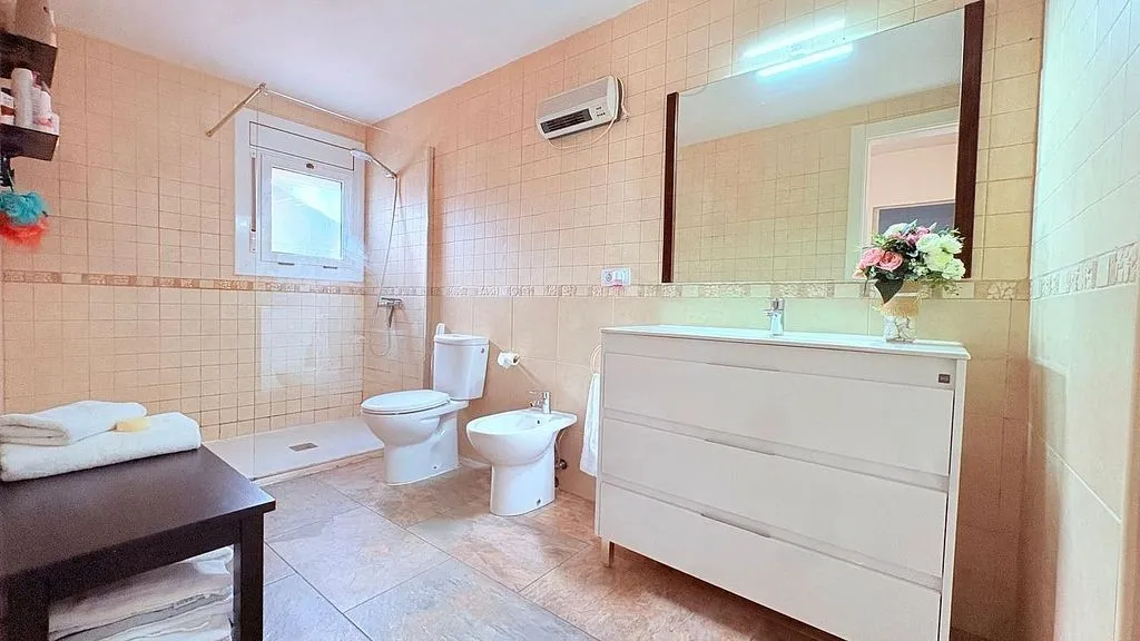 Salles de bain - Modern Chalet with Pool in Can Font