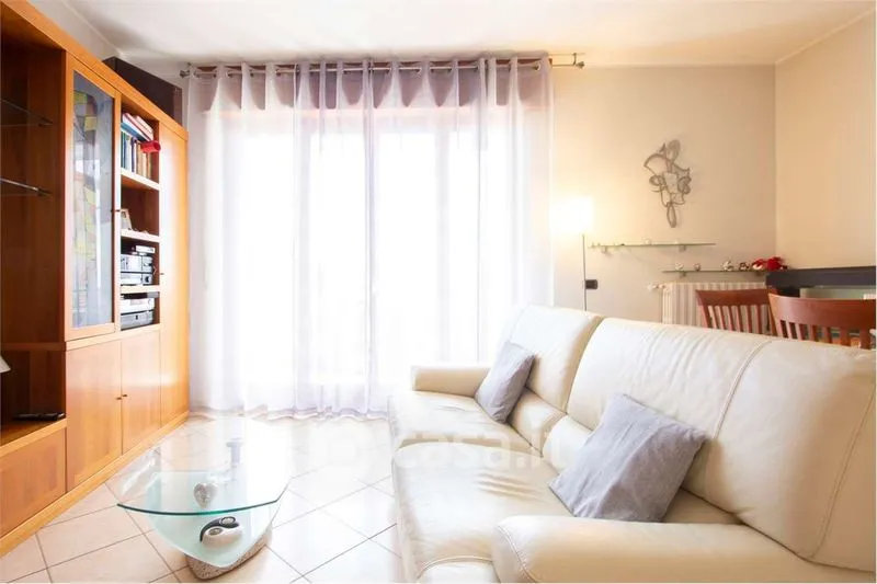Elutuba - Modern Apartment with Balcony in Bovisio-Masciago