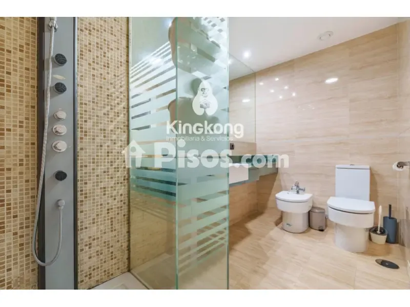 Salles de bain - Contemporary Loft with Terrace in Simancas