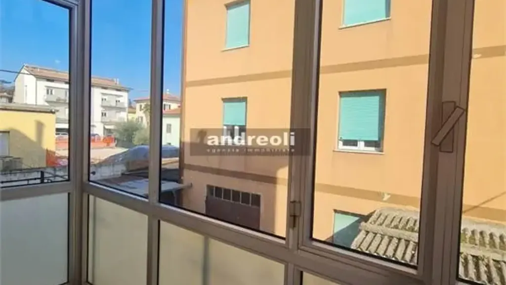 Balcone - Appartamento parzialmente ristrutturato con balcone a Jesi