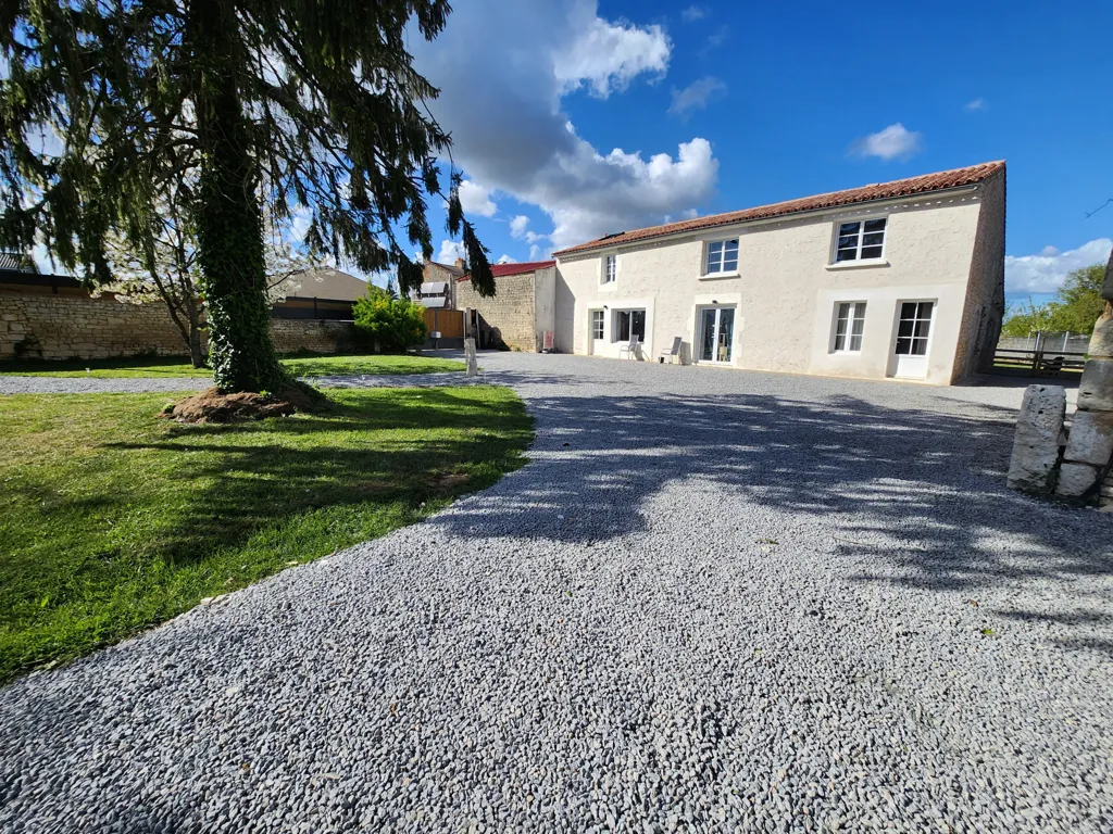 Extérieur - Maison en pierre rénovée avec grange à Sainte Gemme la Plaine