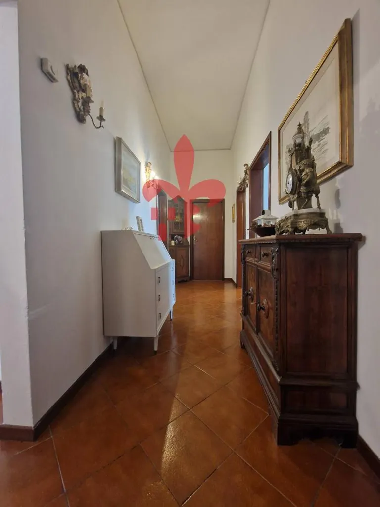 Entrée - 5-Room Apartment with Balcony in Florence
