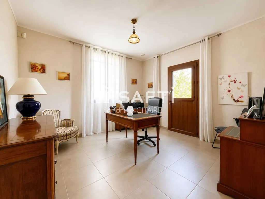 Kabinet - 7-Piece House with Garden in Ézy-sur-Eure